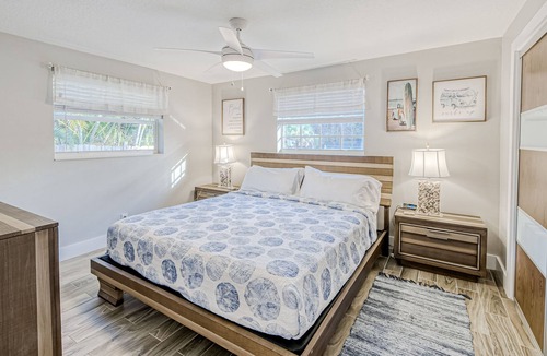 Juno Ridge House | Updated double-duplex with 2 kitchens, 2 lanais, grills, AC, & W/D - near beach