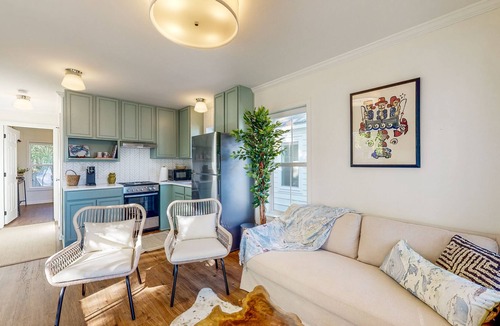 Ocean Springs Cabin | Updated Downtown Cottage - Community Garden Access