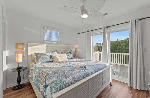 Sea Scape Cottage | Updated, EV Plug, Hot Tub & Dog Friendly