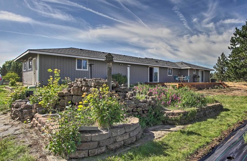 Bend House | Updated Farmhouse w/Deck on Central Oregon Canal!