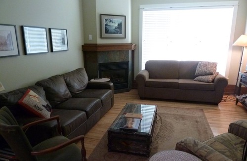 Nelson House | UPDATED, FULLY-EQUIPPED, HERITAGE HOME-AWAY-FROM-HOME, REDUCED APRIL RATES.