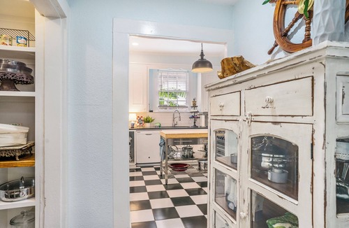 San Jacinto Cottage | Updated Historic Home Walk to Beach- Pet Friendly!