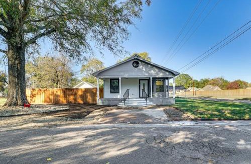Texarkana House | Updated Home 2 Mi to Downtown Texarkana!