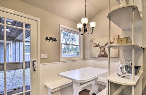 Stafford - Tualatin Valley House | Updated Home w/ Fire Pit ~ 13 Mi to Portland!