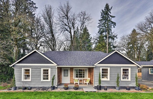 Stafford - Tualatin Valley House | Updated Home w/ Fire Pit ~ 13 Mi to Portland!