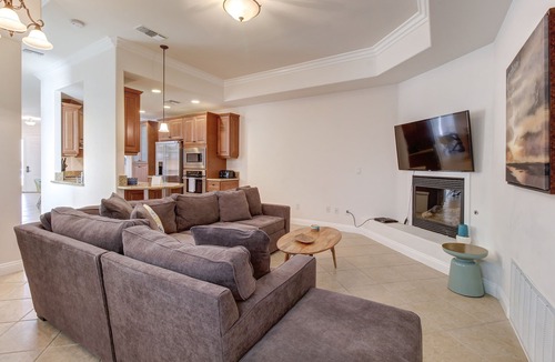 Townsite House | Updated home with balconies & rooftop deck - 2 blocks to beach