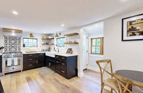 East Chop House | Updated house close to town and beach with patio, AC, and games