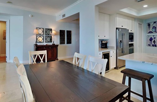 Ono Island Condo | Updated Indigo East Condo | Spacious Corner Unit with Extra Large Balcony!