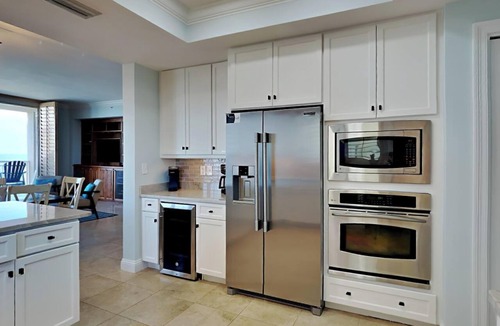 Ono Island Condo | Updated Indigo East Condo | Spacious Corner Unit with Extra Large Balcony!