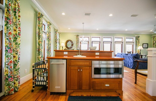 West Panama City Beach Cottage | Updated, king suite + king bdrm! E-mail to save on booking fees (5-stars x 75+)!