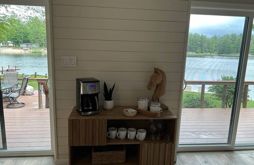 Gladwin House | Updated lakefront house - Gladwin
