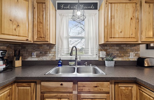 Lansing House | Updated Lansing Home | 4BR w Basement Theater Room