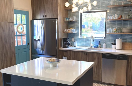 Carlsbad House | Updated Mid-Century beach house -10 minute walk to the beach