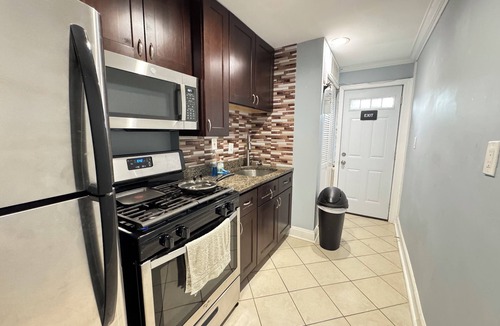 Anacostia Apartment | Updated Modern Apartment 2BR Easy Parking
