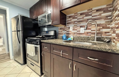 Anacostia Apartment | Updated Modern Apartment 2BR Easy Parking