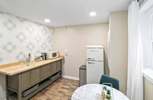 East Raleigh House | Updated & Modern Executive Rental Home Downtown: Pet and Long Stay Friendly