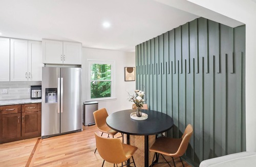 East Raleigh House | Updated & Modern Executive Rental Home Downtown: Pet and Long Stay Friendly