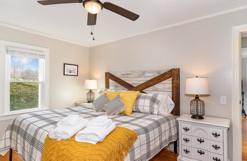 Dickson House | Updated Modern Farmhouse Near Downtown Dickson!