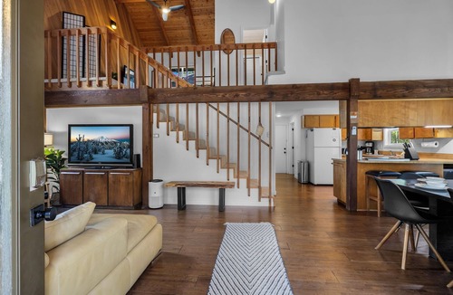 Three Rivers House | Updated Modern Style King Suite Pool/Tennis Access