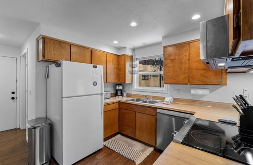 Three Rivers House | Updated Modern Style King Suite Pool/Tennis Access