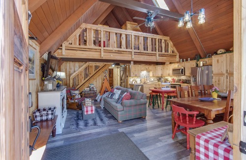 Packwood House | Updated Mt Rainier Cabin near White Pass and Cowlitz River - Mama Bear Chalet