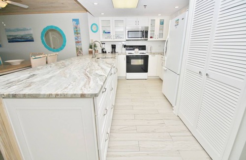 Bethune Beach Condo | 🌊Updated Oceanfront Condo-Chadham by the Sea 119🌊