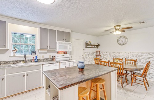 Ferry Pass House | Updated Pensacola Getaway ~ 10 Mi to Beaches!