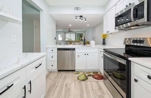 Gulf Lagoon Beach House | ~Updated/Perfect Location Near State Park/Beach Quiet Area Sleeps 6~