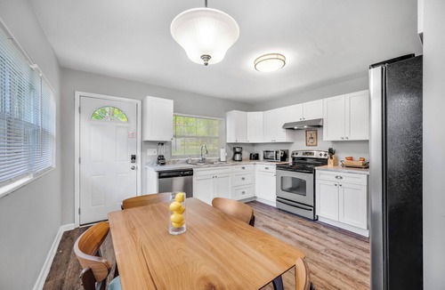 Riverside Heights House | Updated | Pet Friendly | Large Backyard | Riverside Heights Bungalow