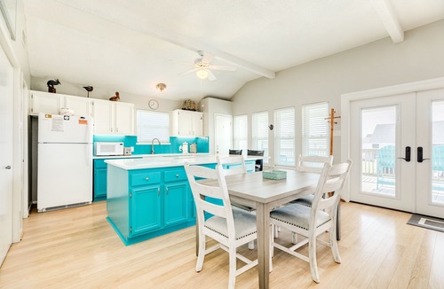 Spanish Grant House | Updated Private Home w/3rd Row Gulf Views; 7 houses to beach, 10 mi Downtown