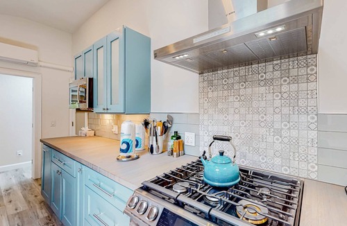 Monument Beach House | Updated ranch house with amazing deck & yard - 1 mile to the beach