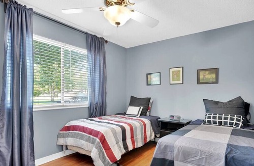 Southside Condo | Updated & Spacious 2 Bed Condo Sleeps 6 1st fl