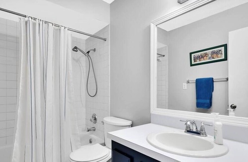 Southside Condo | Updated & Spacious 2 Bed Condo Sleeps 6 1st fl