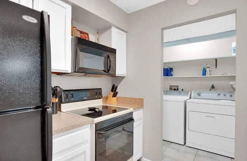 Southside Condo | Updated & Spacious 2 Bed Condo Sleeps 6 1st fl