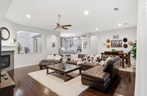 Grand Prairie House | Updated Spacious Home near ATT Major international sporting event