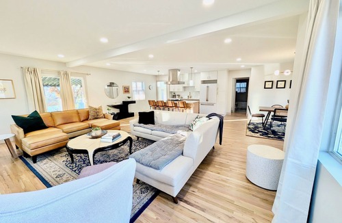 Canyon Rim House | Updated, spacious home in lovely SLC neighborhood, Sleeps 10, Near Ski Resorts!