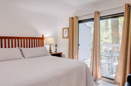 Wintergreen Apartment | Updated Timbers studio - accomodates 2