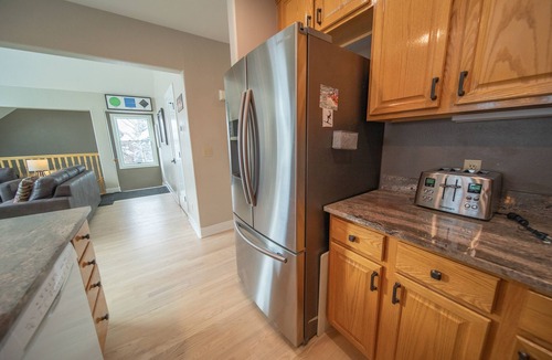 Mountain House House | Updated Townhome | Deck w/Mountain Views, Hot Tub