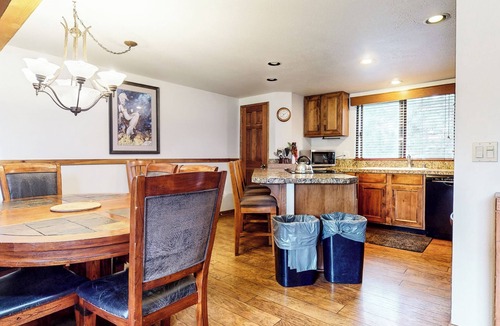 Mammoth Lakes Condo | Updated Townhome with Gas Grill, Centrally Located. Pool On-site