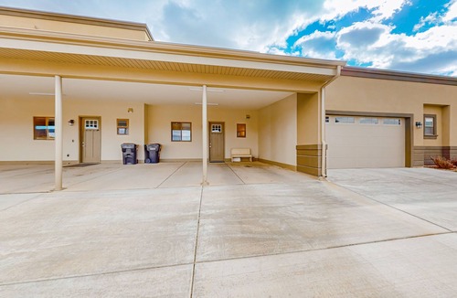 Cedar City House | Updated townhome with ensuite bedrooms, workstation, & aquatic center pass