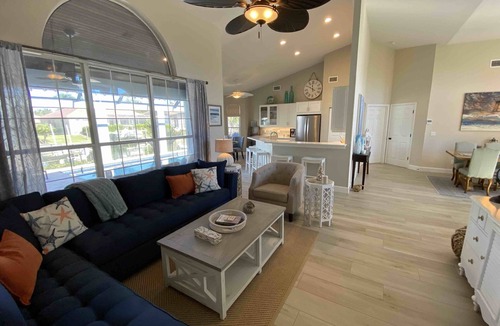 Marco Island House | Updated waterfront home with pool