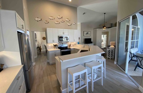Marco Island House | Updated waterfront home with pool