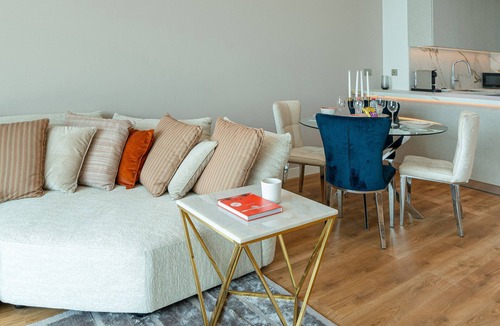 Al Wasl Apartment | Upgraded 1 Bedroom at Liberty House, DIFC