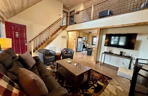 Boone Cabin | Upgraded Blowing Rock Cabin near App Ski Mtn, ASU, Tweetsie.AC,Firepit,Foosball.