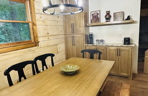 Boone Cabin | Upgraded Blowing Rock Cabin near App Ski Mtn, ASU, Tweetsie.AC,Firepit,Foosball.