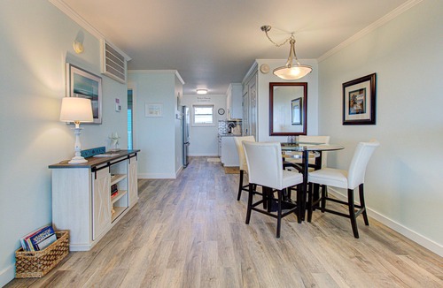 Wilmington Beach Condo | Upgraded for 2026 Huge Deck, Full-Size Pool, Beach Front, Linens Included