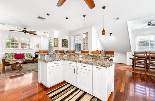 Diamond Head - Kapahulu - St. Louis House | Upgraded home with large lanai, Diamond Head view, & AC - walk to Waikiki