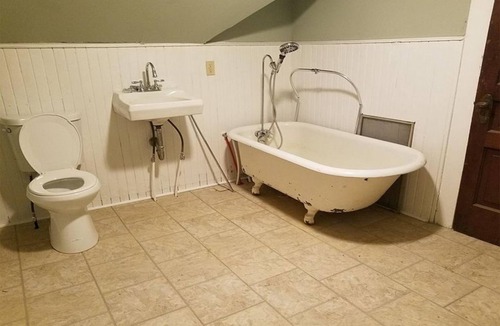 North Buffalo House | Upper (1 bedroom) unit located near Buffalo state college
