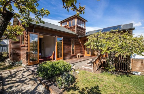 Queenstown City Centre House | Upper Gardens | 5 min walk to town | 2 min walk to the lakefront