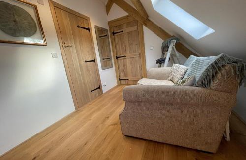 Cyfronydd House | Upper Gelli Luxury Holiday Lodge, Converted Dairy & Cosy Shepherds Huts